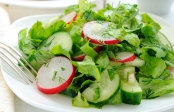 177-salat-rediska-ogurcy-zelen-oboi-eda-1366x768